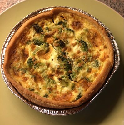 Broccoli, tomato and cheese quiche by Sainsbury's