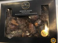 Medjool dates with stones