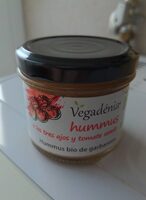 Hummus a los tres ajos y tomate asado
