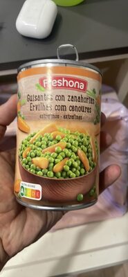Petits pois et jeunes carottes