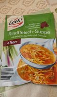 Bouillon de boeuf avec des vermicelles