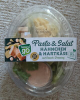 Pasta und Salat Hähnchen und Hartkäse 20254698 Hähnchen und Hartkäse-Salat auf Nudeln  mit French-Dressing