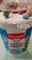 Yogurt azucarado con grageas de chocolate