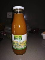 Zumo de uva y melocoton exprimido