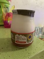Yogurt da latte fieno, frutti rossi