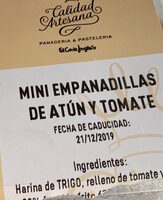 Mini empanadilla de atun y tomate