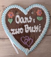 Brauner Lebkuchen mit Zuckerdekor