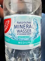 Natürliches Mineralwasser