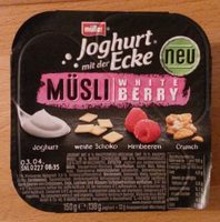Jaghurt mit der Ecke Müsli White Berry