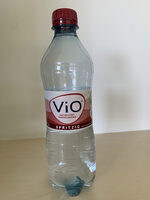 Natürliches Mineralwasser spritzig