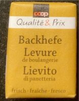 Backhefe Würfel frisch