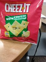 White cheddar baked snack crackers