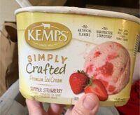 Simply crafted luscious strawberry with sliced
