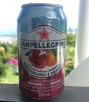 Boisson pétillante à la grenade et à l'orange