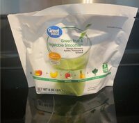 Green fruit and vegetable smoothie
