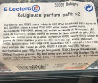 Religieuse au café