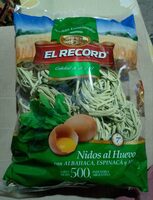 Nidos al huevo con albahaca, espinaca y ajo