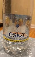 Eau de source gazéifiée