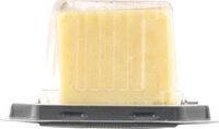 Cracker cuts gouda cheese