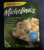 Fettuccine alfredo with chicken and broccoli