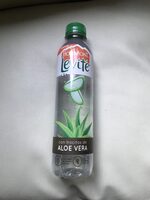 Bebida con trozos de aloe