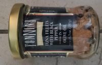 Tuna fillets with black pepper in olive oil