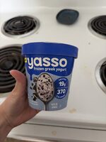 Frozen greek yogurt cookies 'n cream