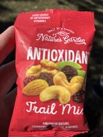 Antioxidant trail mix