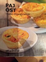 Cheddar cheese and leek pie