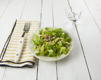 Coeur de romaine, chèvre et noisettes