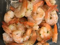 Queues de crevettes cuites