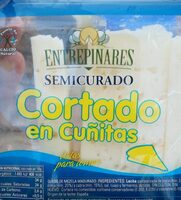 Queso cortado en cuñitas