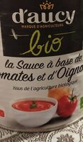 La sauce à base de tomates et d'oignons