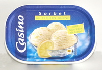 Sorbet au citron jaune avec morceaux de citron
