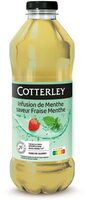 Boisson au thé infusion fraise menthe