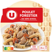 Poulet, carottes et champignons accompagné de pâtes, sauce crémeuse