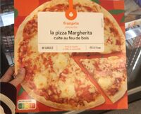 Pizza margarita cuitte au feu de bois