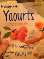 Yaourt sur lit d'abricot