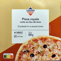 Pizza royale cuite au feu de bois