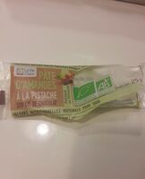 Paye d amandes à la pistache sur lit de chocolat