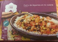 Curry de legumes et riz cuisiné