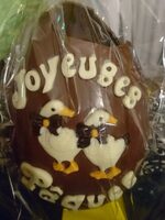 Moulage de chocolat au lait décoré