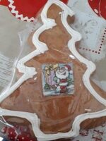 Sapin en pain d'épices avec pâtes de sucre