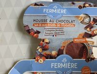 Mousse au chocolat sur lit aux éclats de noisettes