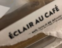 Eclair au café