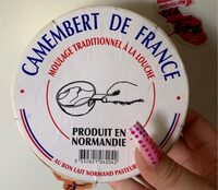 Camembert de France moulage traditionnel à la louche