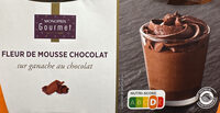 Fleur de mousse au chocolat sur ganache au chocolat
