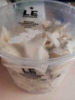 Plat cuisine à base de pâtes, champignons et lardons fumés