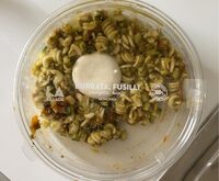 Salade de fusilli, courgette, burrata et sauce au basilic