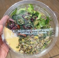 La salade façon chili, haricot rouge, cheddar, sauce au maïs ; piment, coriandre